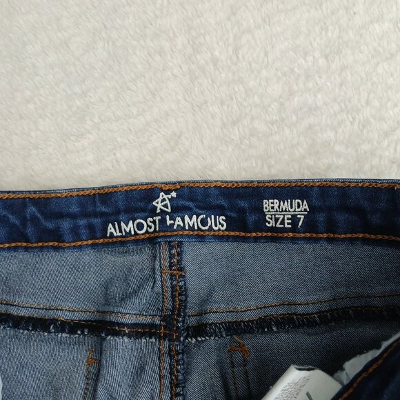Almost Famous Size 7 Women’s Blue Denim Bermuda Shorts Stretch Button Up - Picture 2 of 8